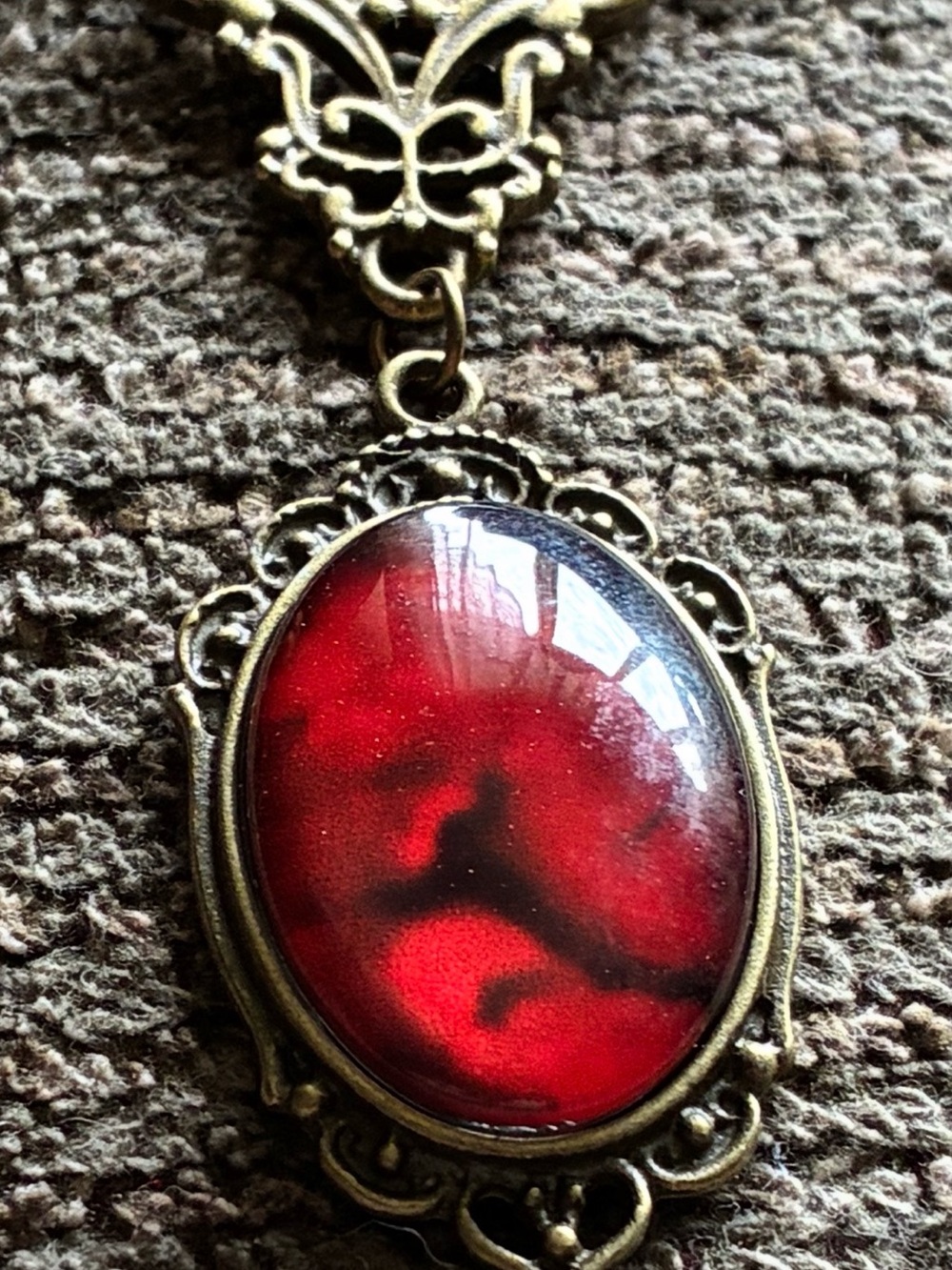 Gothic Vintage-Style Red Oval Pendant Necklace - Unbranded